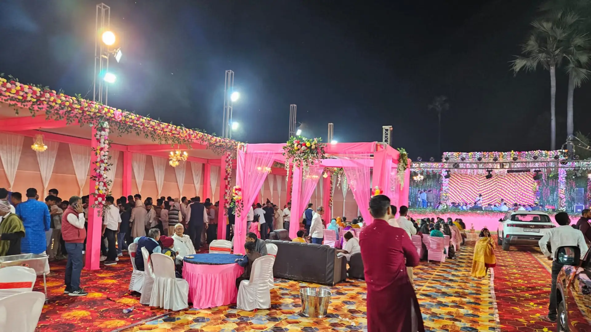 Beautiful outdoor wedding reception setup